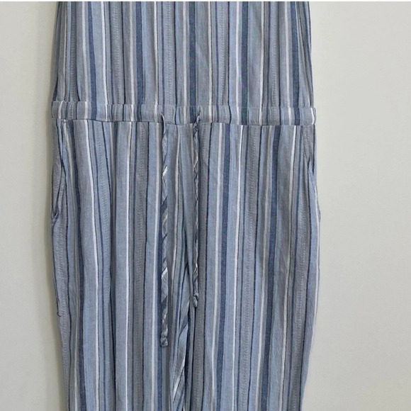 Cloth & Stone Striped Tie Back Rayon Linen Blue romper
Jumpsuit pants Size Large - Picture 5 of 15